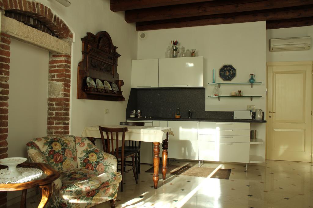 Apartamento Residenza Carducci Centro Storico Verona Habitación foto