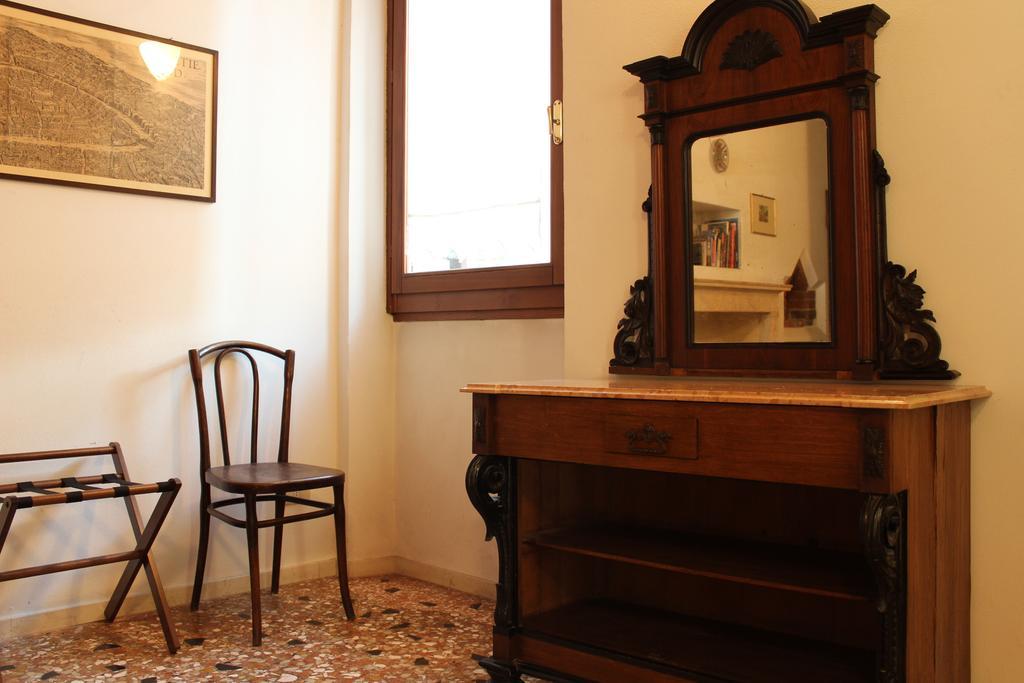 Apartamento Residenza Carducci Centro Storico Verona Habitación foto